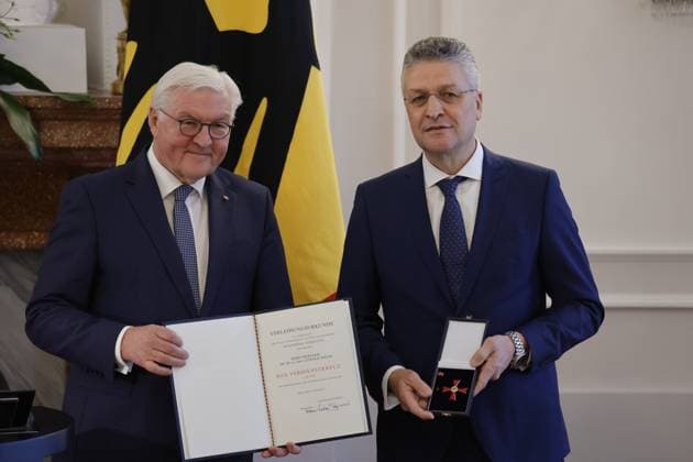 Frank Walter Steinmeier, Federal President , Prof Dr Dr h c mult Lothar H Wieler, Germany, Berlin, Bellevue Palace, Speech by BPr Steinmeier at the awarding of the Cross of Merit 1st Class of the Order of Merit of the Federal Republic of Germany to Klaus Cichutek and Lothar H Wieler