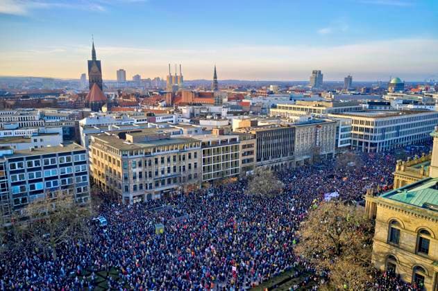 Police counted 35,000 participants at a demonstration against right-wing extremism and the AfD on Opernplatz Hanover, 20 01 2024 Foto:xU.xStammx xFuturexImagex gegen_rechts_4160