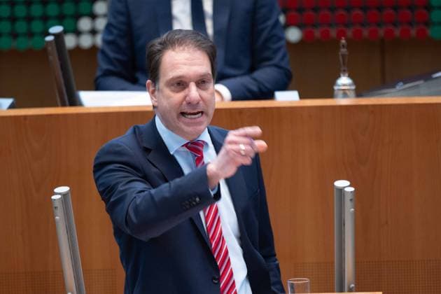 Christian LOOSE, AfD parliamentary group, during his speech Current hour More than 100,000 people in NRW demonstrate for democracy and diversity, 54th session of the North Rhine-Westphalia state parliament, in the North Rhine-Westphalia NRW state parliament, Duesseldorf on 24 01 2024,
