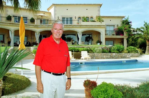 Manager at Mallorca Klaus Michael Kuehne Photo shoot Homestory with the Germans Entrepreneur Klaus Michael Kuehne before his House at Majorca, Spain 2003 , Port D Andraitx Mallorca Spain Copyright: FrankxWxHempel HEM_880001957 Nur redaktionelle Nutzung. Editorial usage only. HEM_880001957 EDITORIAL USE ONLY