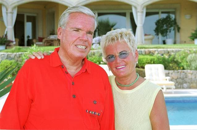 Manager at Mallorca Klaus Michael Kuehne Photo shoot Homestory with the Germans Entrepreneur Klaus Michael Kuehne and Woman before his House at Majorca, Spain 2003 , Port D Andraitx Mallorca Spain Copyright: FrankxWxHempel HEM_880001961 Nur redaktionelle Nutzung. Editorial usage only. HEM_880001961 EDITORIAL USE ONLY
