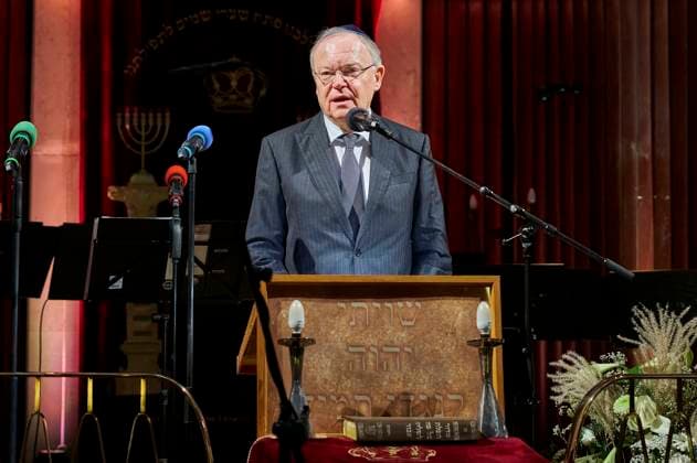 Stephan Weil at the commemorative ceremony of the State Association of Jewish Communities of Lower Saxony and the Jewish Community of Hanover to mark 79 years of commemoration of the victims of the Holocaust and the liberation of the concentration camps in the synagogue of the Jewish Community of Hanover, 28 01 2024 Foto:xU.xStammx xFuturexImagex holocoaust_gedenken_4136
