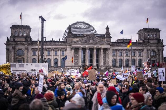 150,000 people gather around the Bundestag in Berlin to build a human wall against the shift to the right in society öÄÄ We are the firewallöÄu shouted demonstrators from a wide range of social groups recording on 03 02 2024 in Berlin Berlin Germany Copyright: xDominikxButzmannx