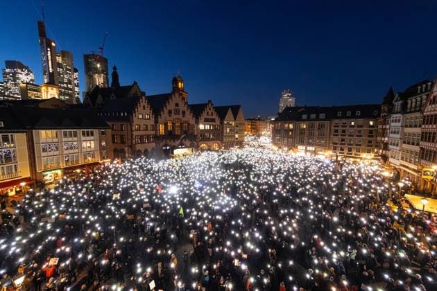 Demonstration Frankfurt stands up for democracy Around 20,000 people gathered on the Römerberg in Frankfurt am Main on 05 02 2024 to demonstrate under the motto Frankfurt stands up for democracy Frankfurt am Main Römerberg Hesse Germany 2024-02-05_ffm_demo-fuer-demokratie_12