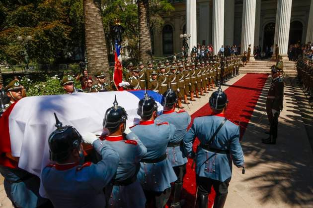 Santiago, February 6, 2024 The remains of former president Sebastian Pinera arrive at the former National Congress for a state funeral The former president died after his helicopter crashed in Lake Ranco Dragomir Yankovic Aton Chile, Santiago Chile Aton 871427  Copyright: DRAGOMIRxYANKOVIC ATONxCHILE