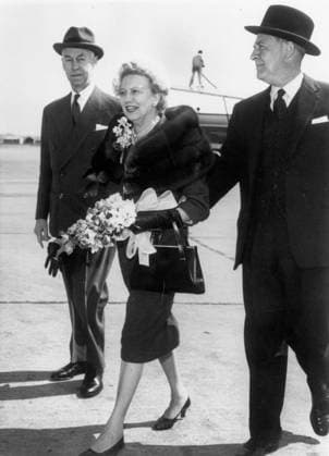 Elizabeth Arden 1822695 Elizabeth Arden by Unknown photographer, (20th century); (add.info.: Elizabeth Arden (1891-1966, whose real name was Florence Nightingale Graham) american dress designer here on may 24, 1959 in London). Copyright: xBridgemanxImagesx 1822695