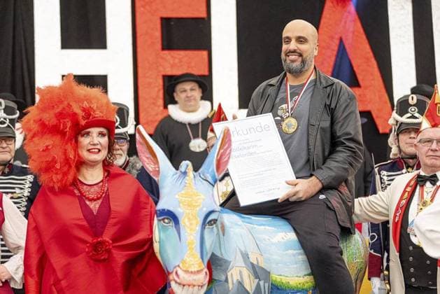 Wesel Abdelkarim receives the Order of the Donkey FOR EDITORIAL PURPOSES ONLY EDITORIAL USE ONLY p Mayor Ulrike Westkamp left and comedian Abdelkarim right on Sunday, February 11, 2024 during the award ceremony of the Order of the Donkey in Wesel Wesel Copyright KarlxBanski Copyright: KarlxBanski doc7u3gpa3vb7d9fnphea7 ,EDITORIAL USE ONLY Copyright: KarlxBanski