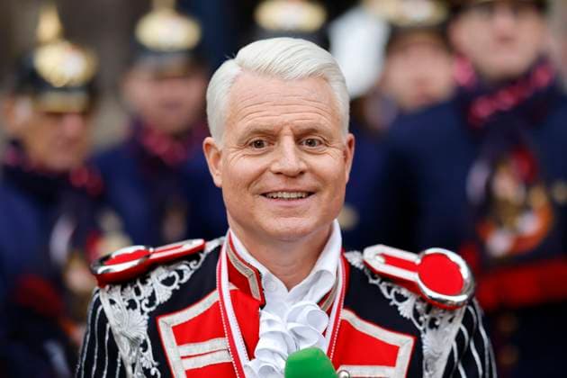 Entertainer Guido Cantz at the Cologne Rose Monday parade 2024 under the motto Wat e Theater wat e Jeckespill to be seen on Severinstraße in the southern part of Cologne Theme picture, symbolic picture Cologne, 12 02 2024 NRW Germany Copyright: xChristophxHardtx