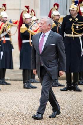 President Macron Welcomes King Abdullah II - Paris French President Emmanuel Macron welcomes King Abdullah II of Jordan before a meeting at the Elysee Palace in Paris, on February 16, 2024. Photo by Eliot Blondet ABACAPRESS.COM Paris France  Copyright: xBlondetxEliot ABACAx