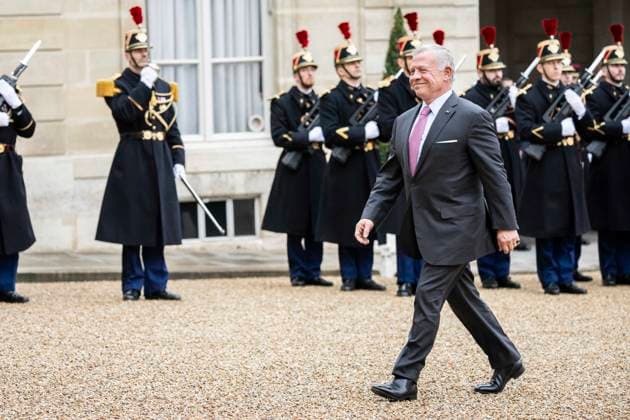 President Macron Welcomes King Abdullah II - Paris French President Emmanuel Macron welcomes King Abdullah II of Jordan before a meeting at the Elysee Palace in Paris, on February 16, 2024. Photo by Eliot Blondet ABACAPRESS.COM Paris France  Copyright: xBlondetxEliot ABACAx