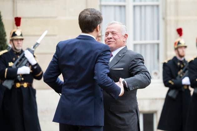 President Macron Welcomes King Abdullah II - Paris French President Emmanuel Macron welcomes King Abdullah II of Jordan before a meeting at the Elysee Palace in Paris, on February 16, 2024. Photo by Eliot Blondet ABACAPRESS.COM Paris France  Copyright: xBlondetxEliot ABACAx
