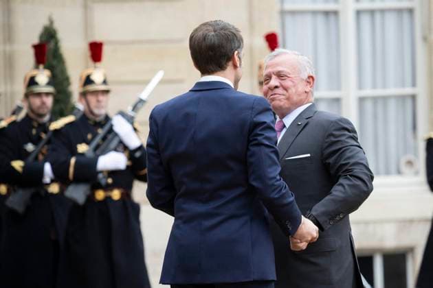President Macron Welcomes King Abdullah II - Paris French President Emmanuel Macron welcomes King Abdullah II of Jordan before a meeting at the Elysee Palace in Paris, on February 16, 2024. Photo by Eliot Blondet ABACAPRESS.COM Paris France  Copyright: xBlondetxEliot ABACAx