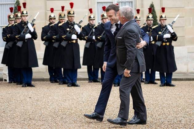 President Macron Welcomes King Abdullah II - Paris French President Emmanuel Macron welcomes King Abdullah II of Jordan before a meeting at the Elysee Palace in Paris, on February 16, 2024. Photo by Eliot Blondet ABACAPRESS.COM Paris France  Copyright: xBlondetxEliot ABACAx