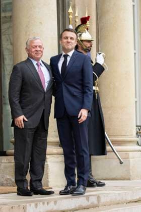 President Macron Welcomes King Abdullah II - Paris French President Emmanuel Macron welcomes King Abdullah II of Jordan before a meeting at the Elysee Palace in Paris, on February 16, 2024. Photo by Eliot Blondet ABACAPRESS.COM Paris France  Copyright: xBlondetxEliot ABACAx