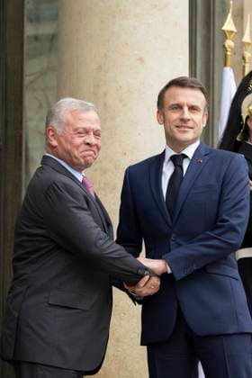 President Macron Welcomes King Abdullah II - Paris French President Emmanuel Macron welcomes King Abdullah II of Jordan before a meeting at the Elysee Palace in Paris, on February 16, 2024. Photo by Eliot Blondet ABACAPRESS.COM Paris France  Copyright: xBlondetxEliot ABACAx