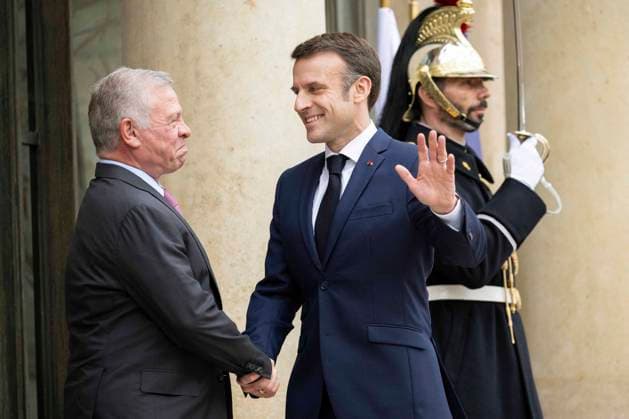 President Macron Welcomes King Abdullah II - Paris French President Emmanuel Macron welcomes King Abdullah II of Jordan before a meeting at the Elysee Palace in Paris, on February 16, 2024. Photo by Eliot Blondet ABACAPRESS.COM Paris France  Copyright: xBlondetxEliot ABACAx