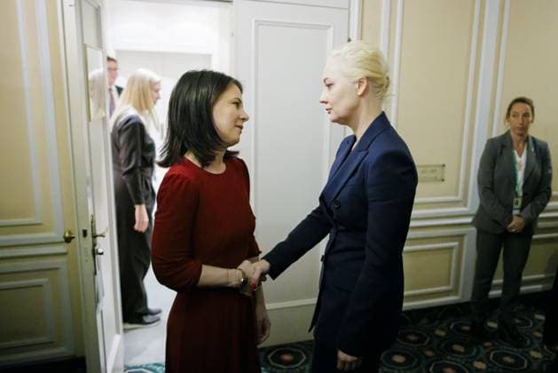 60 Munich Security Conference Annalena Baerbock Buendnis 90 Die Gruenen , Federal Foreign Minister, meets Julija Nawalny Munich, 16 02 2024 Photographed on behalf of the Federal Foreign Office Munich Germany Copyright: xThomasxTrutschelx