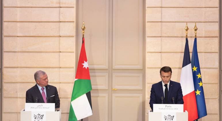 President Macron Welcomes King Abdullah II - Paris -French oresudent Emmanuel Macron receives King Abdullah II of Jordan, at the Elysee Palace, in Paris, France, on February 16, 2024. Photo by Balkis Press ABACAPRESS.COM Paris France  Copyright: xBalkisxPress ABACAx