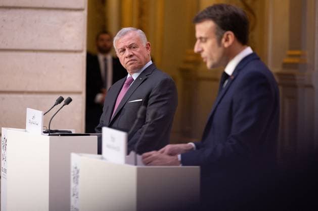 President Macron Welcomes King Abdullah II - Paris -French oresudent Emmanuel Macron receives King Abdullah II of Jordan, at the Elysee Palace, in Paris, France, on February 16, 2024. Photo by Balkis Press ABACAPRESS.COM Paris France  Copyright: xBalkisxPress ABACAx