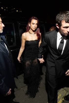 Dua Lipa et son compagnon Callum Turner arrivent Ã la soirÃ e British Vogue et Tiffany & Co. Celebrate Fashion and Film Party 2024 chez Annabel Dua Lipa et son compagnon Callum Turner arrivent Ã la soirÃ e British Vogue et Tiffany & Co. Celebrate Fashion and Film Party 2024 chez Annabel en marge des BAFTA 2024 Ã Londres, Royaume Uni, le 19 fÃ vrier 2024. Dua Lipa and Callum Turner arrive at the British Vogue And Tiffany & Co. Celebrate Fashion And Film Party 2024 at Annabel s in London, UK, on February 19, 2024. Londres Royaume Uni  Copyright: xTizianoxDaxSilvax xBestimagexTizianoxDaxSilvax xBestimagex