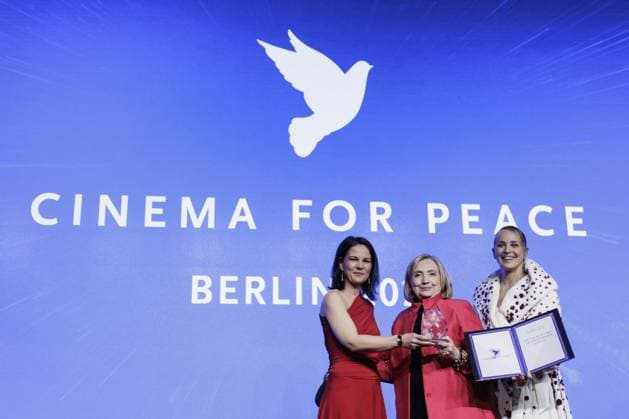 Annalena Baerbock Buendnis 90 Die Gruenen , Federal Foreign Minister, Sharon Stone, US American film actress, and Hillary Clinton, US politician, photographed at the Cinema for Peace in Berlin, 19 02 2024 Photographed on behalf of the Federal Foreign Office Berlin Germany Copyright: xKiraxHofmannx