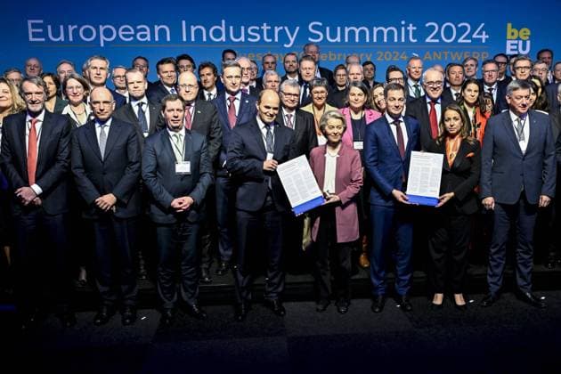 Bilder des Jahres 2024, News 02 Februar News Themen der Woche KW08 News Bilder des Tages INEOS Group chairman Sir Jim Ratcliffe, Enrico Letta, President Jacques Delors Institute , ArcelorMittal CEO Europe Geert Van Poelvoorde, Martin Brudermüller, CEO BASF, European Commission president Ursula Von der Leyen, Prime Minister Alexander De Croo, Ilham Kadri, CEO and President of the Executive Committee of Solvay and Flemish Minister President Jan Jambon pictured during the European Industry Summit A Business Case for Europe , at the BASF plant in Antwerp, organised under the Belgian presidency of the European Union, Tuesday 20 February 2024. DIRKxWAEM 86008750