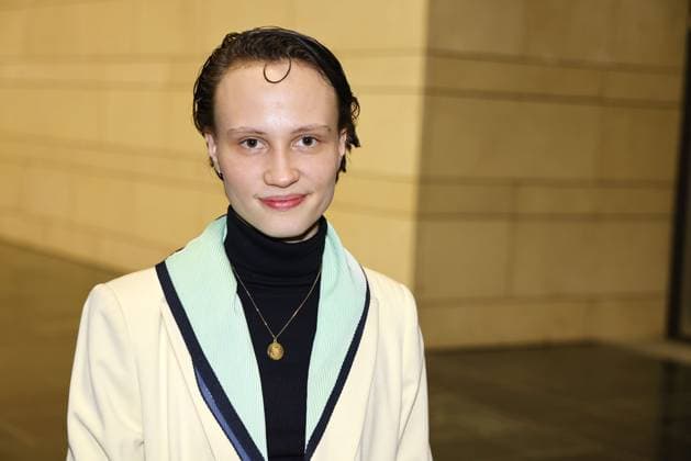Luna Jordan, the actress at the photo call for the preview of the investigative ARD feature film Am Abgrund Broadcast on the ARD theme day unsereErde Kampf um Rohstoffe on 6 03 2024 at 8 15 pm on 20 02 2024 at the German Bundestag in Berlin Am Abgrund ARD photo call for the preview at the German Bundestag in Berlin