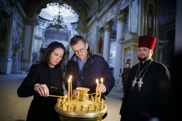 Annalena Baerbock Buendnis 90 Die Gruenen , Federal Foreign Minister, and Dmytro Kuleba, Foreign Minister of Ukraine, take part in a silent commemoration of the victims of the Russian attack on Ukraine at the Ukrainian Orthodox Cathedral on Soborna Square in Odessa Odessa, 24 02 2024 Photographed on behalf of the Foreign Office Odessa Ukraine Copyright: xThomasxTrutschelx