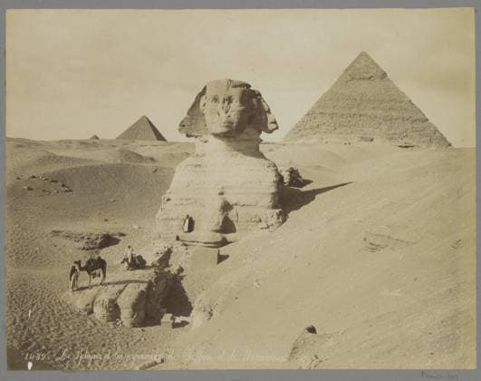 RECORD DATE NOT STATED SFINX and the pyramids of chefren and mykerinos, maison bonfils, c. 1895 - in or before 1905 photograph Part of Reisalbum with photos of sights in Greece and Egypt. Giza paper. photographic support albumen print sphinx (lion woman); Sfinge (Ripa) - AA - female human figure. pyramid (historical grave form) Giza Copyright: xpiemagsx rknbpie11012024-21153 !ACHTUNG AUFNAHMEDATUM GESCHÄTZT!