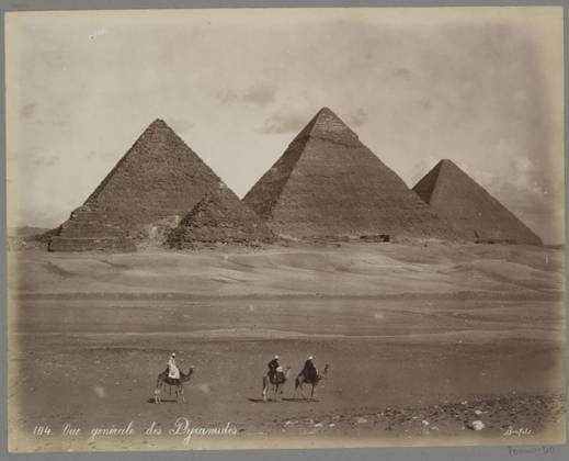 RECORD DATE NOT STATED View of the pyramids of Mykerinos, Chefren and Cheops at Gizh, Maison Bonfils, c. 1895 - c. 1905 photograph Part of Reisalbum with photos of sights in Greece and Egypt. Giza paper. photographic support albumen print pyramid (historical grave form). hoofed animals Giza Copyright: xpiemagsx rknbpie11012024-21155 !ACHTUNG AUFNAHMEDATUM GESCHÄTZT!