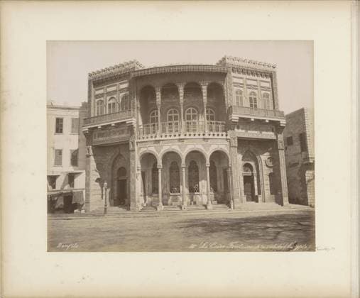 RECORD DATE NOT STATED Building with source in Cairo, Maison Bonfils, c. 1870 - c. 1898 photograph Part of travel album with 80 photos from Egypt. Cairo cardboard. paper. photographic support albumen print utilitarian, public pump or water fountain Cairo Copyright: xpiemagsx rknbpie11012024-22323 !ACHTUNG AUFNAHMEDATUM GESCHÄTZT!