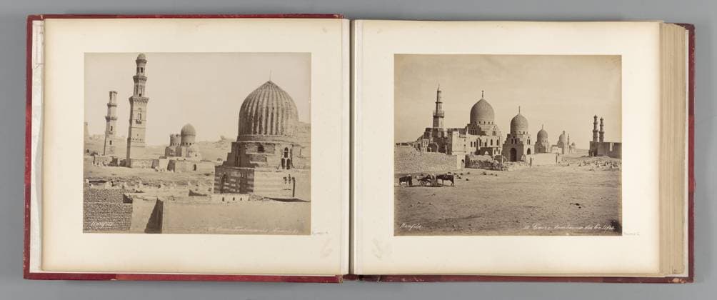 RECORD DATE NOT STATED Tombes of the caliphs in Cairo, Maison Bonfils, c. 1870 - c. 1898 photograph Part of travel album with 80 photos from Egypt. Cairo cardboard. paper. photographic support albumen print grave, tomb Cairo Copyright: xpiemagsx rknbpie11012024-22327 !ACHTUNG AUFNAHMEDATUM GESCHÄTZT!