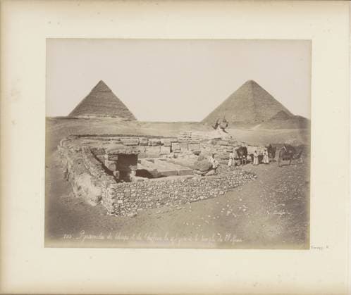 RECORD DATE NOT STATED Piramides of Cheops and Chefren, the Sphinx and the Temple of Chefren near Gizh, Maison Bonfils, c. 1870 - c. 1898 photograph Part of travel album with 80 photos from Egypt. Giza cardboard. paper. photographic support albumen print pyramid (historical grave form). temple, shrine ~ Egyptian religion Giza Copyright: xpiemagsx rknbpie11012024-22335 !ACHTUNG AUFNAHMEDATUM GESCHÄTZT!