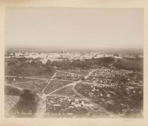 RECORD DATE NOT STATED View of Ramla in Israel, Maison Bonfils, c. 1867 - c. 1895 photograph View of Ramla with the plain of Sharon and the mountains of Judea; In the foreground an Islamic cemetery. Part of Reisalbum with photos of Jerusalem and other biblical places. Ramallah cardboard. paper. photographic support albumen print prospect of city, town panorama, silhouette of city Fall Copyright: xpiemagsx rknbpie11012024-22428 !ACHTUNG AUFNAHMEDATUM GESCHÄTZT!