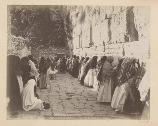 RECORD DATE NOT STATED Praying believers at the Wailing Wall in Jerusalem, Maison Bonfils, c. 1867 - c. 1895 photograph Part of Reisalbum with photos of Jerusalem and other biblical places. Jerusalem cardboard. paper. photographic support albumen print prayer, praying ~ Jewish religion Jerusalem. Wailing wall Copyright: xpiemagsx rknbpie11012024-22434 !ACHTUNG AUFNAHMEDATUM GESCHÄTZT!