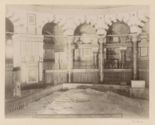RECORD DATE NOT STATED Interior of the Rock Koepelmoskee on the Tempelberg in Jerusalem with the Rock in the foreground, Maison Bonfils (attributed to), c. 1867 - c. 1895 photograph Part of Reisalbum with photos of Jerusalem and other biblical places. cardboard. paper. photographic support albumen print temple, shrine ~ Islam, Mohammedanism. rocks Templeberg. Root colepel Copyright: xpiemagsx rknbpie11012024-22443 !ACHTUNG AUFNAHMEDATUM GESCHÄTZT!