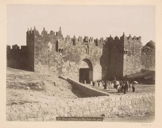 RECORD DATE NOT STATED Audience for the Damascusspoort in Jerusalem, Maison Bonfils, c. 1867 - c. 1895 photograph Part of Reisalbum with photos of Jerusalem and other biblical places. Jerusalem cardboard. paper. photographic support albumen print gate ~ fortified city. gate, entrance Jerusalem. Damascus Copyright: xpiemagsx rknbpie11012024-22449 !ACHTUNG AUFNAHMEDATUM GESCHÄTZT!