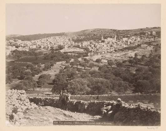 RECORD DATE NOT STATED View of Hebron, Maison Bonfils, c. 1867 - c. 1895 photograph Part of Reisalbum with photos of Jerusalem and other biblical places. Hebron cardboard. paper. photographic support albumen print prospect of city, town panorama, silhouette of city Hebron Copyright: xpiemagsx rknbpie11012024-22466 !ACHTUNG AUFNAHMEDATUM GESCHÄTZT!