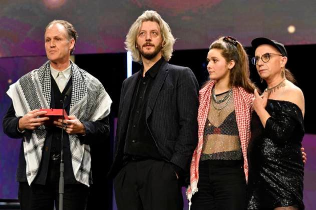 Ben Russell, Guillaume Cailleau, Servan Decle and Jay Jordan with the Encounters Jury Prize for Best Film Direct Action at the Closing Ceremony and Award Ceremony at the Berlinale 2024 74 Berlin International Film Festival at the Berlinale Palast Berlin, 24 02 2024 Foto:xN.xKubelkax xFuturexImagex preisverleihung_4368