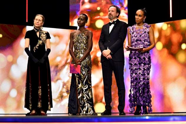 Mariette Rissenbeek, Lupita Nyong™o, Carlo Chatrian and Hadnet Tesfai at the Closing Ceremony with Award Ceremony at the Berlinale 2024 74 Berlin International Film Festival in the Berlinale Palast Berlin, 24 02 2024 Foto:xN.xKubelkax xFuturexImagex preisverleihung_4398