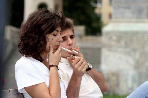 social smoker, smoking at social events in the presence of other people social smoker, smoking at social events