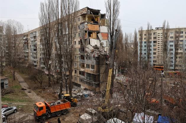 Bilder des Jahres 2024, News 03 März News Themen der Woche KW09 ODESA, UKRAINE - MARCH 2, 2024 - A section of a residential building is destroyed by a Russian drone, Odesa, southern Ukraine. As reported, Russian invaders launched a UAV attack on the port city of Odesa Saturday night, March 2. A drone hit a block of flats destroying a section with 18 apartments. Four people, including a child, died and eight people, including a child, were injured. Five residents were rescued. Russian drone attack on Odesa Copyright: xNinaxLiashonokx