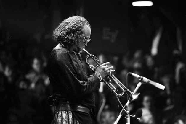 Miles Davis, jazz trumpeter, with his band at his concert at the Fabrik in Hamburg, 27 10 1986