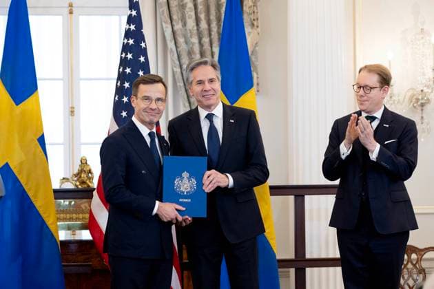 WASHINGTON DC 20240307 US Secretary of State Antony Blinken and Swedish Prime Minister Ulf Kristersson M and Foreign Minister Tobias Billström M meet at the US State Department in Washington in connection with Swedens NATO application Prime Minister Ulf Kristersson M hands over the documents to US Secretary of State Antony Blinken in Washington WASHINGTON USA x2  Copyright: xThomasxNilsson TTx KRISTERSSON I WASHINGTON NATO kHWNH6Lh_-o