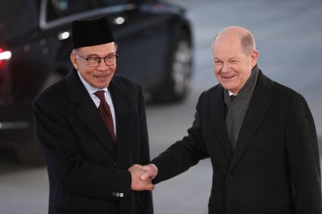 Berlin, Germany, 11 03 2024 Federal Chancellery Reception of the Prime Minister of Malaysia by the German Chancellor Anwar Ibrahim and Olaf Scholz during the handshake greeting Copyright: xdtsxNachrichtenagenturx dts_32395