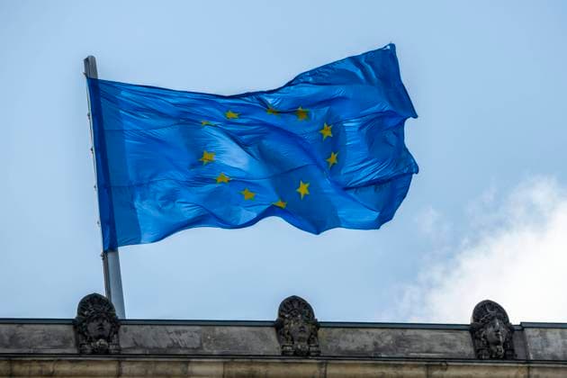 German Bundestag View of the flag of the European Union in bright sunshine at the German Bundestag in Berlin Berlin Berlin Germany Copyright: xDavidxInderliedx