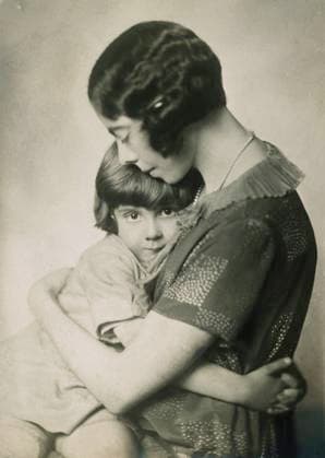 CHRISTOPHER ROBIN MILNE (b.1920) at age four or five, with his mother, Mrs. A.A. Milne.  Copyright: xGRANGERx xGRANGERx 0032343