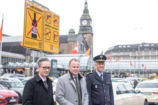 The ban on alcohol was also implemented at Hamburg Central Station on April 1 Andy Grote unveiled the sign on April 2 Copyright: xBlaulicht-News.dex
