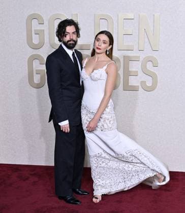 Golden Globe Awards 2024, Arrivals - Los Angeles, USA LOS ANGELES, USA. January 07, 2024: Elizabeth Olsen & Robbie Arnett arriving at the 81st Golden Globe Awards at the Beverly Hilton Hotel. Picture: Paul Smith-Featureflash Los Angeles CA USA  Copyright: xPaulxSmith Featureflashx