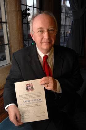 AUTHOR PHILIP PULLMAN RECEIVES THE FREEDOM OF OXFORD PHILIP PULLMAN, THE WORLDWIDE SELLING AUTHOR OF HIS DARK MATERIALS AND THE SALLY LOCKHART SERIES OF BOOKS, TOGETHER WITH HIS WIFE JUDITH SPELLER AND DAUGHTER RECEIVED THE FREEDOM OF OXFORD AT A CEREMONY THIS EVENING HELD AT OXFORD TOWN HALL. HE IS NOW ALLOWED TO DRIVE SHEEP ALONG HIGH STREET FREE OF CHARGE BUT ONLY DURING DAYLIGHT. HE STILL HAD TO PAY Â£2 AN HOUR TO PARK HIS CAR! HIS NOVEL HIS DARK MATERIALS: THE GOLDEN COMPASS HAS BEEN MADE INTO A MOVIE STARRING NICOLE KIDMAN. OXFORD, UK. 24 JANUARY 2007. PICTURES: , Credit:Barry Clack Avalon 0543095594